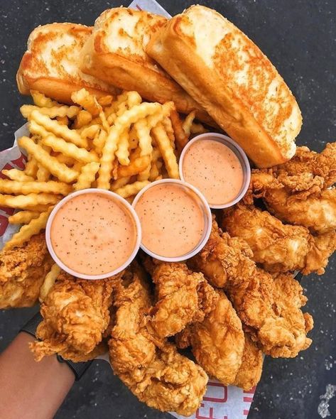 🍔🍟🥗 FREE FOOD @SKIPTHEDISHES $7 off your order just click the picture Soul Food Dinner, Junk Food Snacks, Food Babe, Food Therapy, Yummy Comfort Food, Food Recepie, Food Goals, Food Obsession, Interesting Food Recipes