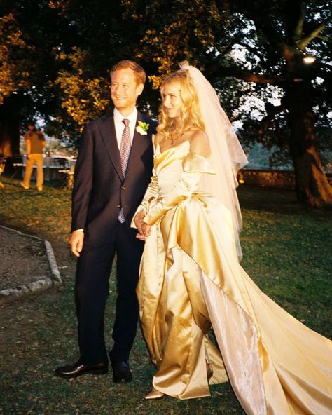 Genevieve Morano Campori wore a stunning gold Vivienne Westwood gown to marry her husband Giuseppe. English Garden Wedding Dress, Vivienne Westwood Wedding Dress, Vivienne Westwood Wedding, Non White Wedding Dresses, Vogue Bride, Talent Agent, Unconventional Wedding Dress, Garden Wedding Dresses, Gold Wedding Dress