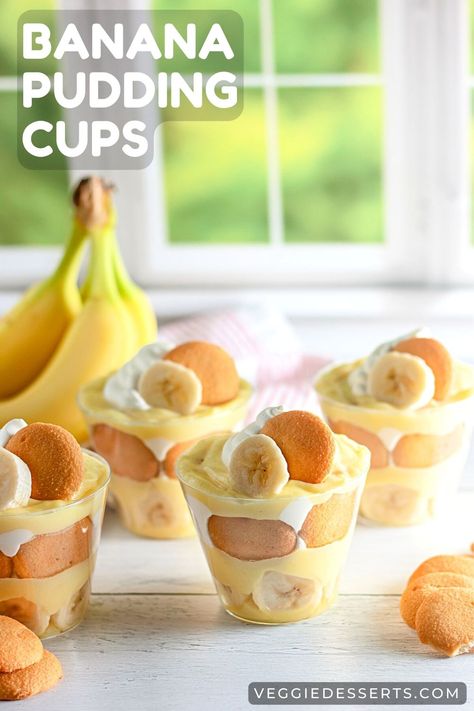 Rows of banana pudding cups on a table. Mini Banana Pudding, Vanilla Wafer Banana Pudding, Nilla Wafer Banana Pudding, Banana Pudding Cups, Vanilla Pudding Desserts, Classic Banana Pudding, Pudding Cup Recipes, Banana Pudding Desserts, Banana Cream Pudding