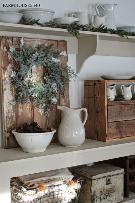 Case In Stile Country, Vibeke Design, Vintage Farmhouse Decor, Country Decor Rustic, White Dishes, Rustic Farmhouse Style, Country Farmhouse Decor, Amazing Ideas, Cool Ideas