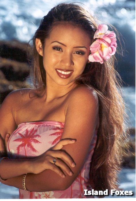 Hawaiian women (nose) Hawaiian Queen, Samoan Women, Polynesian Women, Face Studies, Gallagher Girls Series, Hawaiian Hair, Descendants Dr, Hawaiian Hairstyles, Hawaiian Girl