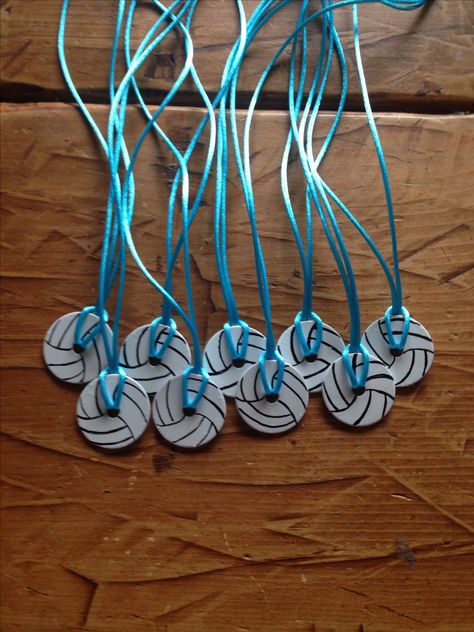 Volleyball Crafts Volleyball Crafts For Team Diy, Volleyball Crafts For Team, Volleyball Ideas Crafts, Volleyball Team Bonding Crafts, Volleyball Accessories Diy, Volleyball Diy, Diy Volleyball Gifts, Volleyball Treats, Volleyball Dig