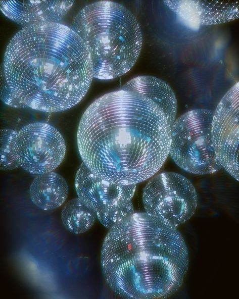 Aesthetic Disco Ball, Disco Background, Disco Aesthetic, Disco Birthday Party, Ball Aesthetic, Vintage Disco, Disco Night, Italo Disco, Disco Lights