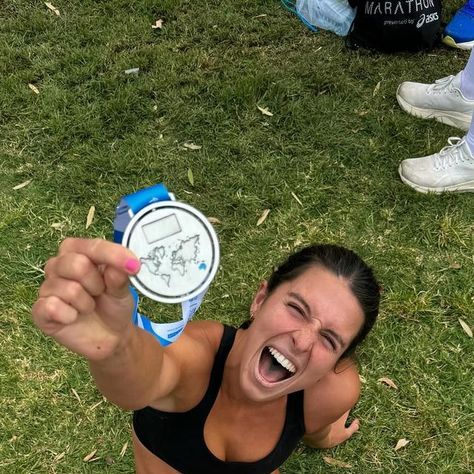 anna archer on Instagram: "6 gels and 8 jelly beans later  I RAN MY FASTEST MARATHON!!! SUB 4 HRS BABY💖  3:59:10 official time😆  i had such an amazing time. the course was so enjoyable and i loved the entire race. running beside my partner was the best thing ever!! it was his FIRST marathon and he absolutely smashed it. it was my first marathon race running with someone the entire time and honestly it was so motivating. we remained positive throughout the entire race. this will be the first of many!⭐️  my previous PB = 4:23:28 paris marathon (7th april 2024)  so that’s 24 mins off my PB in 5 months🥹  also this is my FOURTH marathon i’ve done!!!😭😆  this race has inspired me so much 💛✨🏃🏻‍♀️so excited to continue to take you guys along this journey xxx  i used the 16 week marathon tra Half Marathon Inspiration, Half Marathon Aesthetic, Anna Archer, Marathon Running Motivation, Paris Marathon, Marathon Pictures, 10k Race, Marathon Inspiration, Marathon Prep