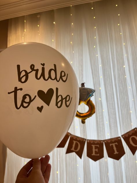 Bride To Be Photo Ideas, Bride To Be Indian Party, Bride To Be Photos, Bride To Be Instagram Story, Bachelorette Party Pics, Bride Story Instagram, Bride To Be Party Decoration Diy, Minimal Engagement Decor, Bride To Be Pics