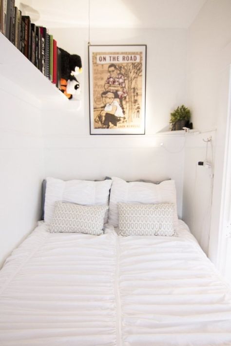 Create a sleeping nook. THIS IS SO ME. *idea* sleep in the closet!  studio and "closet" is the room.  so me.  i love nooks.  reminds me of my car tent. Cozy Small Bedrooms, Sleeping Nook, Bedroom Chairs, Bed Design Modern, Small Space Design, Tiny Bedroom, Creative Home Decor, Simple Bedroom, Small Room