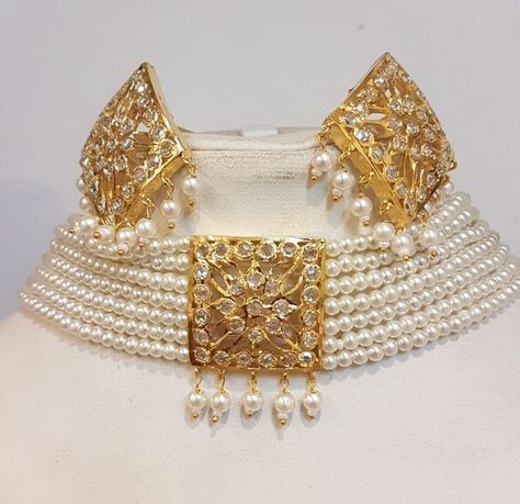 Punjabi Bridal Jewelry, Jadau Choker Set, Jadau Choker, Hyderabadi Jewelry, Unique Gold Jewelry Designs, Bridal Jewelry Sets Brides, Bridal Necklace Designs, New Gold Jewellery Designs, Bridal Jewelry Vintage