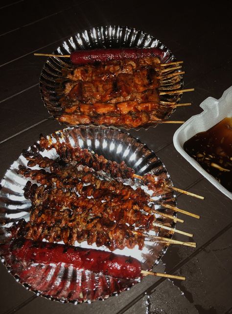 #food #streetfood #philippines #aesthetic #vsco #bbq Filipino Foods Aesthetic, Street Foods Philippines Aesthetic, Street Foods Philippines, Street Food Date, Fast Food Images, Streetfood Aesthetic, Street Food Snap, Photo Prank, Philippine Photography