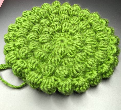 How to crochet the bobble stitch circle Granny Stitch Circle, Crochet Puff Stitch In The Round, Bobble Stitch In The Round, Crochet Bobble Stitch Circle, Bobble Stitch Crochet Pattern, Crochet Stitches In The Round, Crochet Ears, Crochet Bobble Stitch, Crochet Hacks