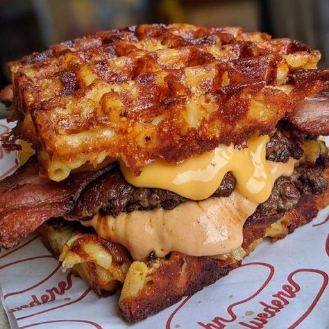 Waffle Burger, York England, Läcker Mat, Think Food, Deilig Mat, Food Recepie, Food Videos Cooking, Food Obsession, Interesting Food Recipes