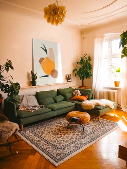 Green Couches, Bohemian Apartment, Interior Wall Decor, Dekorasi Kamar Tidur, Room Deco, Hus Inspiration, Living Room Green, Apartment Inspiration, Decor Minimalist