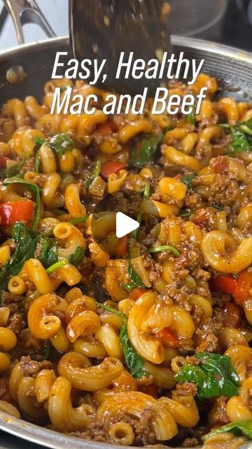 Razi Khan on Instagram: "Easy, Healthy Mac and Beef. Packed with protein, lower in calories, all in one pan, perfect for meal prepping AND done in under 30 minutes!👇🏼 - Ingredients: • 1 tsp olive oil • 1 onion, chopped • 1 red bell pepper, chopped • 1 tbsp minced garlic • 1 cup lean ground beef (the leaner it is, the lower the calories) • Season with 1/2 tsp salt and pepper, and 1 tsp paprika and chili powder • 1 cup tomato sauce (or pizza/pasta sauce) • 1 cup water or broth (this time I used beef broth for extra flavour and protein) • 1 heaping cup dry macaroni (uncooked) Optional: 1 cup spinach - Notes: • you can substitute in any veggies of your choice. zucchini and corn also work great here. • for topping ideas, you can use chili flakes and grates parmesan for an extra flavour kick. Deep South Dish, Macaroni Recipes, Gym Food, Red Bell Pepper, Pizza Pasta, Beef Dishes, Beef Broth, Bell Pepper, Pasta Sauce