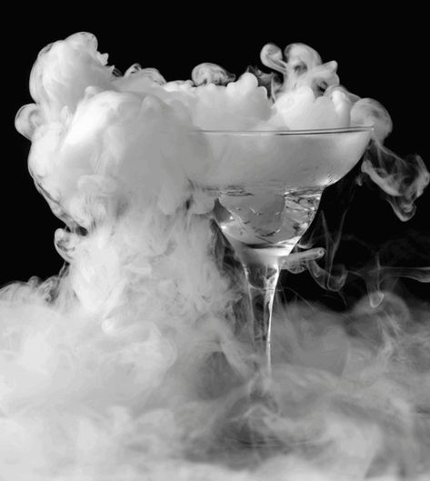 Dry Ice Halloween, Dry Ice Drinks, Dry Ice Bubbles, Dry Ice Experiments, Ice Ideas, Ice Party, Fermented Honey, Halloween Party Decor Diy, Halloween Ball