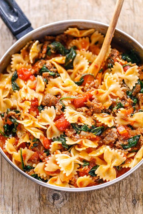 Spinach Sausage Pasta, Tomato Pasta Recipes, Farfalle Pasta Recipes, Sausage Pasta Dinner, Ground Beef And Spinach, Spinach Tomato Pasta, Bow Tie Pasta Recipe, Ground Sausage Recipes, Spinach Sausage