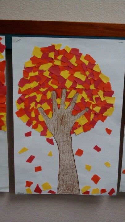 Fall torn paper trees with hand print trunks. Torn Paper Fall Tree, Torn Paper Craft, Torn Paper Art, Directed Drawing Kindergarten, Construction Paper Art, Paper Trees, Tissue Paper Art, Teaching Crafts, Fall Artwork