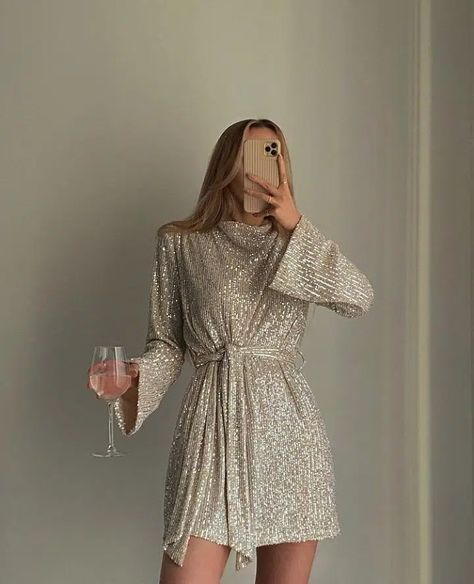 New Years Eve Outfits Classy, Sequins Top Outfit, Sequin Dress Outfit, Silvester Outfit, Outfits New Year, Birthday Dress Women, Party Dress Classy, Christmas Dress Women, Sequin Outfit