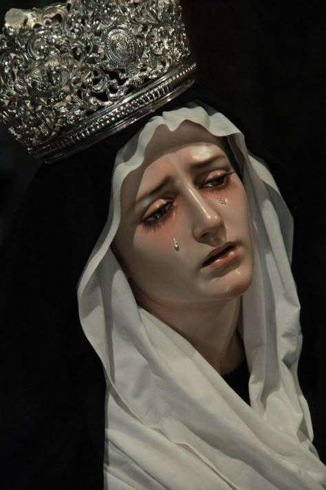 مريم العذراء, Afrique Art, Images Of Mary, Religious Tattoos, Rennaissance Art, Our Lady Of Sorrows, Art Sacre, Biblical Art, Ap Art