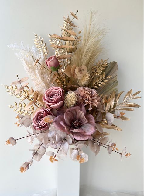 Beige Floral Arrangement, Mauve Floral Arrangements, Gold Flower Arrangements, Gold Floral Arrangements, Dry Flowers Arrangements Ideas, Mauve Decor, Dry Flower Arrangements, Preserved Flower Arrangement, Paper Floral Arrangements