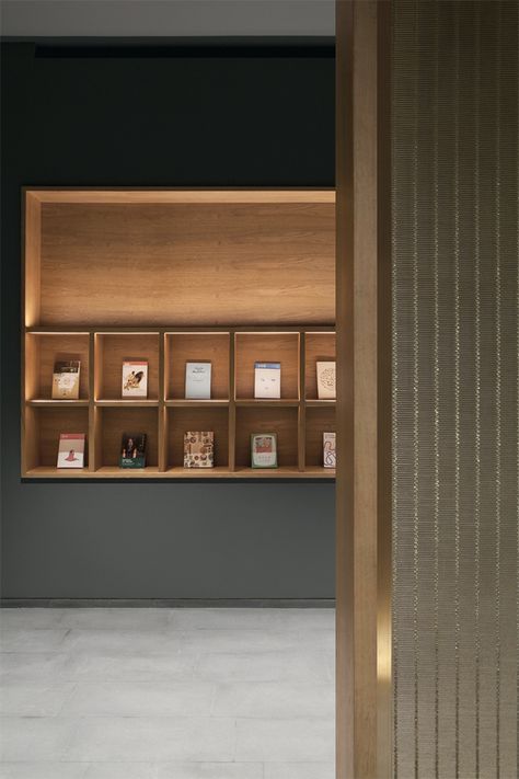 Gallery of Mind Space / Penda - 21 Cool Office Wall Ideas, Library Shelf Design, Product Display Shelf, Display Shelf Design, Pastel Interior Design, Display Cabinet Design, Shelving Wall, Gallery Shelves, Mail Room