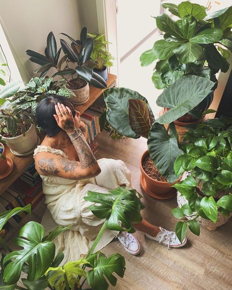 Plant Mama Aesthetic, Plant Life Aesthetic, Plant Mom Aesthetic Room, Plant Lady Aesthetic, At Home Mom Aesthetic, Stay At Home Mom Aesthetic, Indoor Plants Aesthetic, House Plants Decor Living Room, Plant Decor Living Room