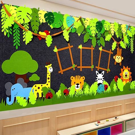 Soft Board Decoration Ideas For Preschool, Animals Board Decoration, Animal Day, Animals Decoration For Classroom, School Soft Board Decoration Ideas, Animal Bulletin Board Ideas Preschool, Wild Animals Theme Board Preschool, Animals Day Decoration In School, Safari Display Board