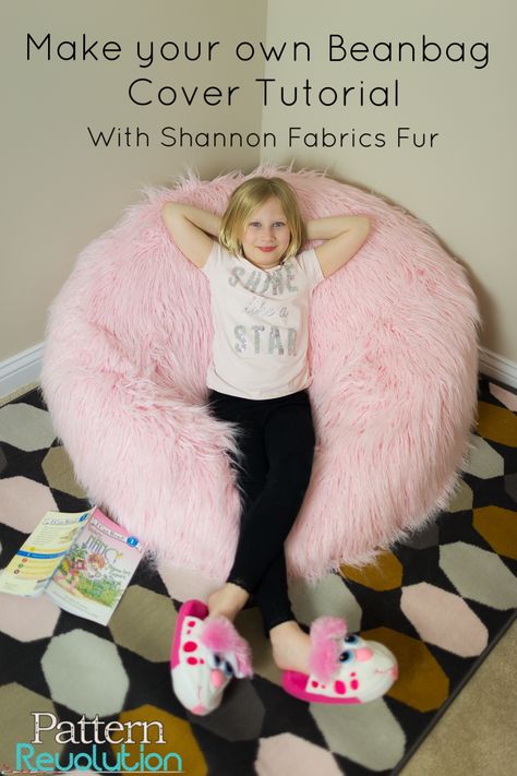 Make a fur covered beanbag with this tutorial. Made with fur from Shannon Fabrics. Bean Bag Sewing Pattern, Bean Bag Pattern, Bean Bag Filler, Diy Bean Bag, Diy Chair Covers, Fur Bean Bag, Bean Bag Cover, Large Bean Bags, Boho Crafts Diy