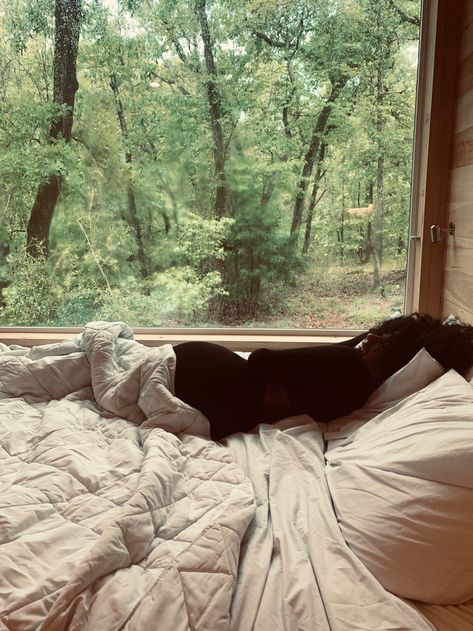 Getaway Cabin Photoshoot, Cabin Date, Romantic Cabin Getaway, Summer Camp Aesthetic, Getaway Cabin, Camp Aesthetic, Weekend Aesthetic, Cabin Weekend, Cabin Core