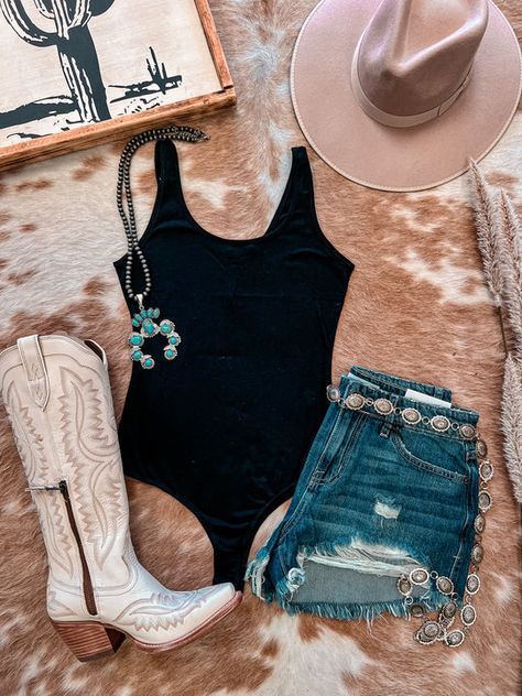 The hottest outfits of summer! Florida Bar Outfit, Country Consert Outfits, Cowboy Theme Outfit Woman, Modern Cowgirl Outfits Western Chic, Black Bodysuit Outfit Night, Rodeo Outfits Summer, Country Fair Outfits, Simple Country Concert Outfit, Western Bar Outfit