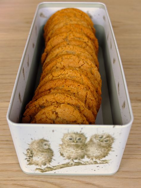 Cornish Fairings - The BEST Ginger Biscuits - thinlyspread.co.uk Ginger Buiscits Recipes, Biscuit Recipes Uk, English Biscuits, Chewy Chocolate Cookies, Ginger Biscuits, Ginger Cookies, Ground Nutmeg, British Food, Mary Ann