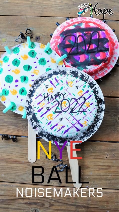 DIY New Year's Eve Craft, DIY Noisemakers, Easy Crafts, NYE Ball Drop Craft New Years Noise Makers, Library Party, Kreativne Ideje, New Year's Eve Crafts, Kids New Years Eve, New Years Ball, Balloon Drop, Nye Party, New Year's Crafts