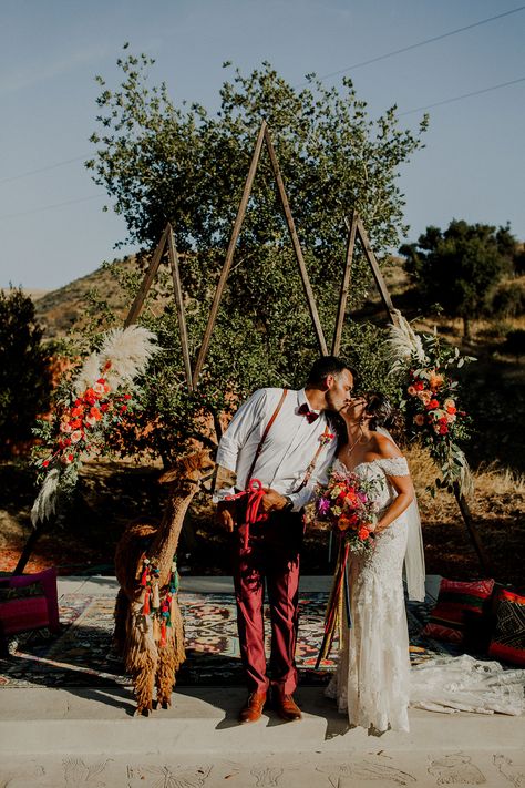 Adventure couple’s colorful boho Peruvian themed wedding Peruvian Wedding Traditions, Peruvian Wedding Decorations, Cusco Wedding, Peruvian Inspired Wedding, Peruvian Wedding, Peru Wedding, Elopement Party, Wedding Altars, Wedding Picture Poses