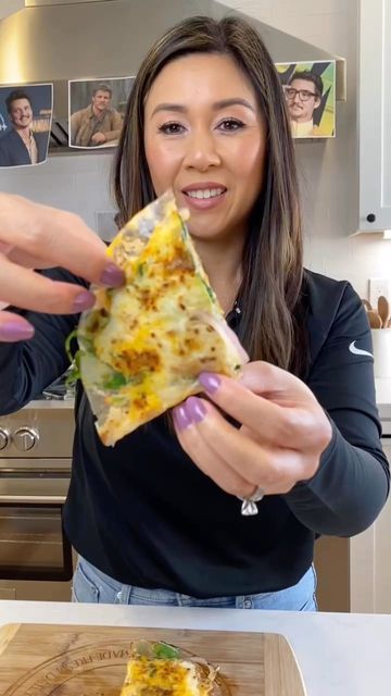 My Nguyen on Instagram: "I made a Vietnamese Breakfast Pizza with rice paper, chili oil, egg, spinach, onions and cheese. #vietnamesefood #vietnamesepizza #vietnamesestreetfood" Vietnamese Pizza, Vietnamese Breakfast, My Healthy Dish, Egg Spinach, Egg Pizza, Vietnamese Street Food, Quesadilla Recipe, Breakfast Prep, Break Fast