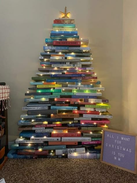 Book Christmas Tree Ideas, Christmas Tree Bookshelf, Christmas Tree From Books, Christmas Book Tree, Book Trees Christmas, Book Christmas Tree Diy, Christmas Tree With Books, Library Christmas Decorations, Christmas Tree Out Of Books