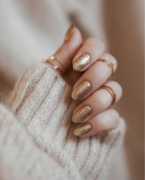 Wave goodbye to 2020 and ring in 2021 with these pretty New Year's nail ideas that have plenty of glitz and glam. #naildesigns #nails #newyearsevenails #newyearsideas Gold Gel Nails, New Years Nail Designs, New Years Eve Nails, Golden Nails, Gold Nail, Sparkle Nails, New Year's Nails, Prom Nails, Beauty Nail