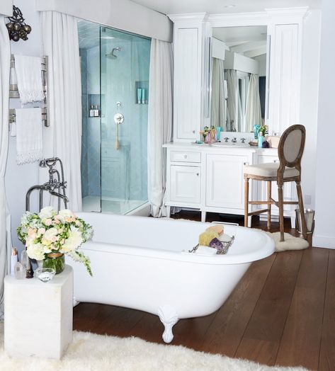 Miranda Kerr Home, Refinish Bathtub, Bathtub Remodel, Boho Bathroom, Modern Houses Interior, Apartment Bathroom, Blue Bathroom, Miranda Kerr, White Bathroom