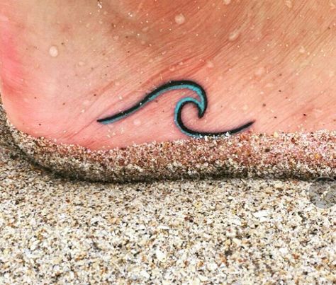 Beach tattoos   tatuajes | Spanish tatuajes  |tatuajes para mujeres | tatuajes para hombres  | diseños de tatuajes http://amzn.to/28PQlav Strand Tattoo, Tiny Foot Tattoos, Fonts Tattoo, Tattoo Tiny, Tattoo Dog, Tattoo Watercolor, Wave Tattoo, Beach Tattoo, Disney Tattoo