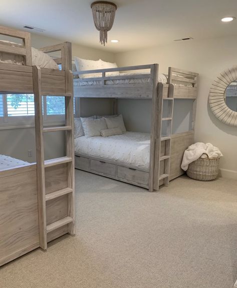 Bumpbeds Room Ideas, Bunk Beds For Twins, Small Bedroom Multiple Bed Ideas, 4 People Bedroom, Nice Bunk Beds, Cottage Bunk Room Ideas, Guest Bedroom For Multiple People, Bunk Room Ideas Small, Bedroom With Multiple Beds