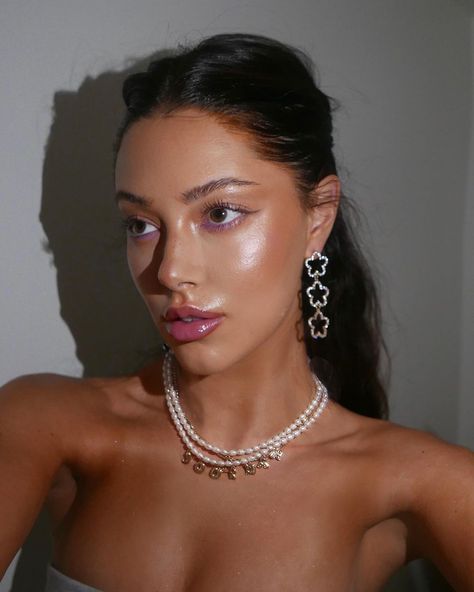 Jourdan Sloane Makeup, Pearl Skin Makeup, Lake Fits, Jourdan Sloane, Beaded Charms, Gold And Silver Jewelry, Cake Face, Runway Makeup, Evening Makeup