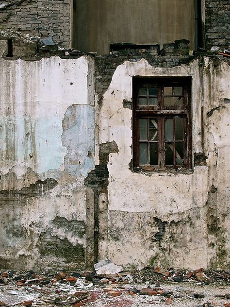 Break Wall, Old Abandoned Houses, Old Windows, Old Wall, Old Doors, A Level Art, Urban Sketching, Old Building, Abandoned Buildings