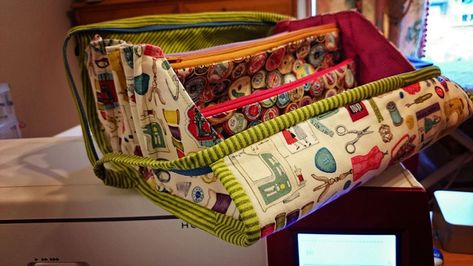 Mary Poppins Sewing Bag | Picperfic's Blog Bionic Gear Bag, Mary Poppins Bag, Poppins Bag, Sewing Kit Bag, Sew Together Bag, Make A Bag, Pouch Sewing, Diy Handbag, Zipper Tote Bag