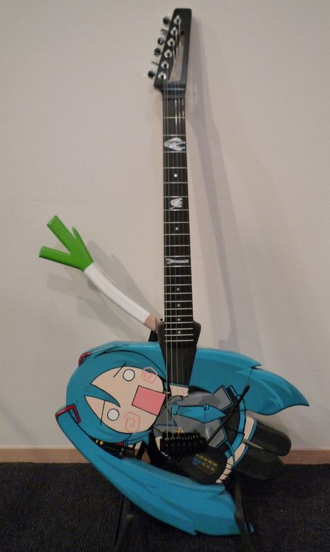 Cool Gutairs, Cool Drumsets, Hatsune Miku Guitar, Hatsune Miku Clothes, Gitar Vintage, Oppa Gangnam Style, Instruments Art, Miku Hatsune Vocaloid, Electric Guitar Design