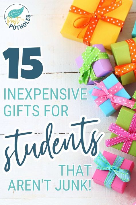 Gift ideas for students that are cheap, last minute and good for any holiday - poppet bracelets, pencil pouches, rubik's cubes, colouring bookmarks, journals/notebooks, pencils, postcards... Student Aide Gifts, Gift From Teacher To Student End Of Year, Gift For Classmates End Of Year, End Of Year Gift From Teacher, End Of Year Student Gifts Middle School, 5th Grade Gifts End Of Year, Gift Idea For Students From Teacher, Small Gift For Students, Last Day Student Gifts