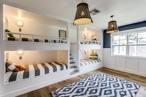 Contemporary Guest Bedroom, Girls Bunk Beds, Bunk Bed Rooms, Double Bunk Beds, Bunk Beds Built In, Guest Bedroom Design, Built In Bunks, Bunk Rooms, Cool Bunk Beds