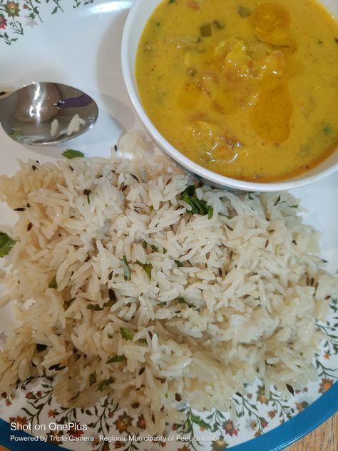 Punjabi Kadhi & Chawal Khichdi Snap, Dal Chawal Snap, Good Thoughts In English, Indian Fast Food, Indian Rice, Best Snapchat, Punjabi Food, Minimalist Fashion Women, Peach Fruit