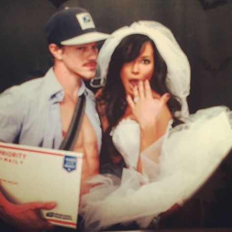 90 Cute, Crazy, and Creepy Celebrity Halloween Costumes Ryan Dorsey, Celebrity Couple Costumes, Halloween Costumes Pictures, Crazy Celebrities, Halloween Costumes 2014, Pregnant Halloween Costumes, Best Celebrity Halloween Costumes, Celebrity Halloween, Pregnant Halloween