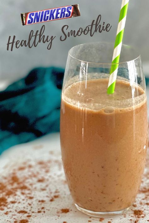 This Snickers Smoothie is chocolatey, nutty, and sweet just like the candy bar however is made with healthy ingredients! Snickers Milkshake Recipes, Healthy Snickers Smoothie, Snickers Smoothie Healthy, Snicker Smoothie, Snickers Shake, Snickers Smoothie, Chocolate Peanut Butter Swirl Smoothie, Snickers Protein, Date Smoothie