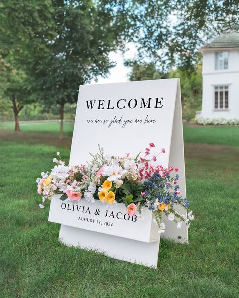 Flower Box Welcome Sign Wedding Welcome Sign Personalized Decor - Etsy UK Wedding Flowers Signing Table, Wedding Welcome Sign Flower Box Diy, Wedding Welcome Board Flowers, Flowerbox Welcome Sign, Floral Welcome Sign Wedding, Spring Wedding Welcome Sign, Welcome Flower Box Sign, Welcome Sign Wedding Flowers, Wedding Boards Signs Entrance