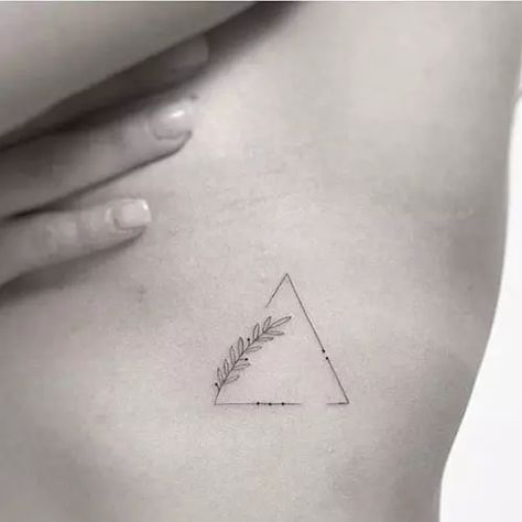 Geometric Triangle Tattoo, Triangle Tattoo Meaning, Triangle Tattoo Design, Triangle Tattoos, Inspiration Tattoos, Tattoos Geometric, Initial Tattoo, E Tattoo, Tattoo Magazines