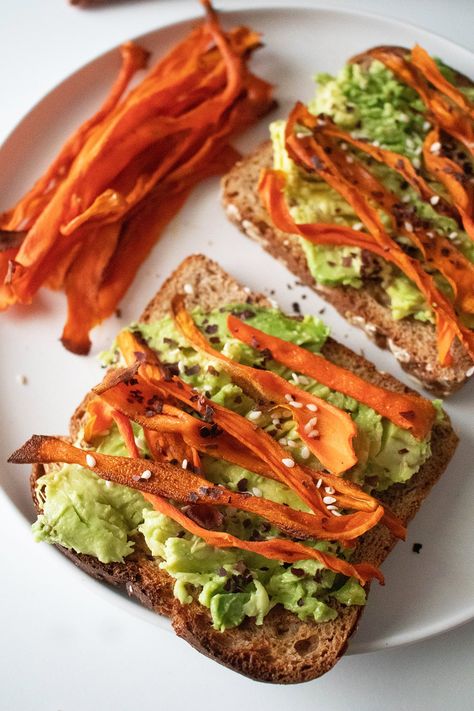 Crispy and smoky, this vegan carrot bacon recipe will elevate the simplest dish. Serve it on sandwiches, eat it as a snack, or chop it up and add it to stews, soups, or salads. Carrot Bacon Recipe, Carrot Bacon, Vegan Blt Sandwich, Vegan Bacon Bits, Vegan Breakfast Burrito, Vegan Tomato Soup, Blt Sandwich, Bacon Recipe, Vegan Bacon