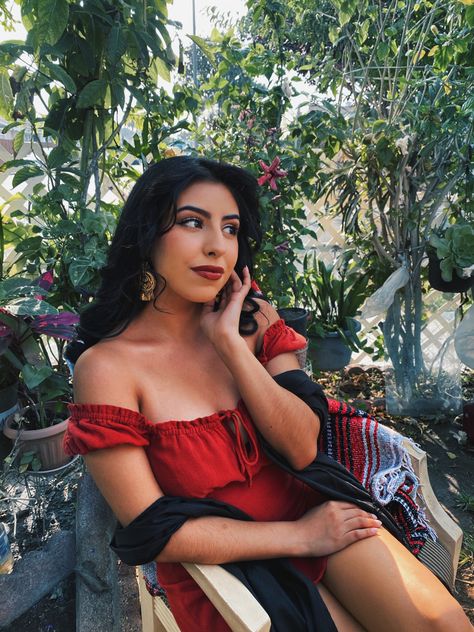 #mexican #aesthetic Mexican Mom Aesthetic, Mexican Old Money, Mexican Woman Aesthetic, Señora Aesthetic, Latina Core Aesthetic, Vintage Mexican Aesthetic, Old Mexico Aesthetic, Spanish Girl Aesthetic, Mexican Photoshoot